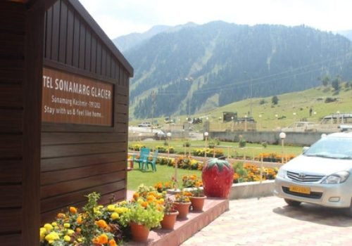 hotel-sonamarg-glacier-2